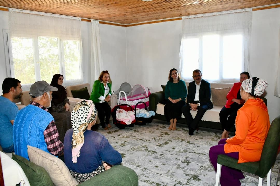 Kaymakamımız Sayın Erdinç DOLU ve Eşi Sayın Şenay YERLİ DOLU’dan “Hoşgeldin Bebek” Ziyaretleri